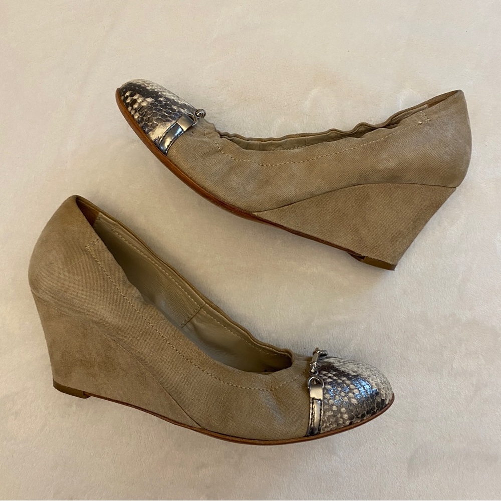 AGL Attilio Giusti Leombruni Snakeskin Cap Toe Wedge Pumps Beige